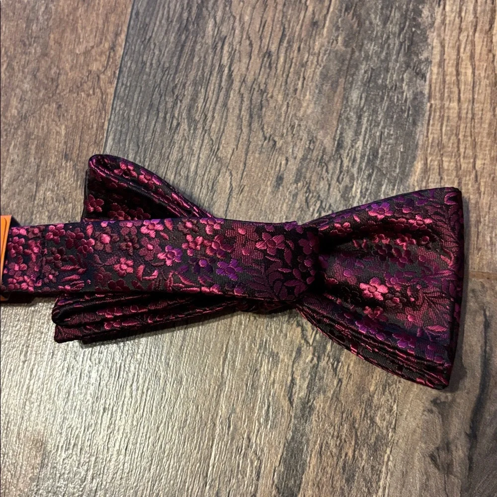 Egara Magenta All Over Floral Pre Tied Bow Tie New With Tags